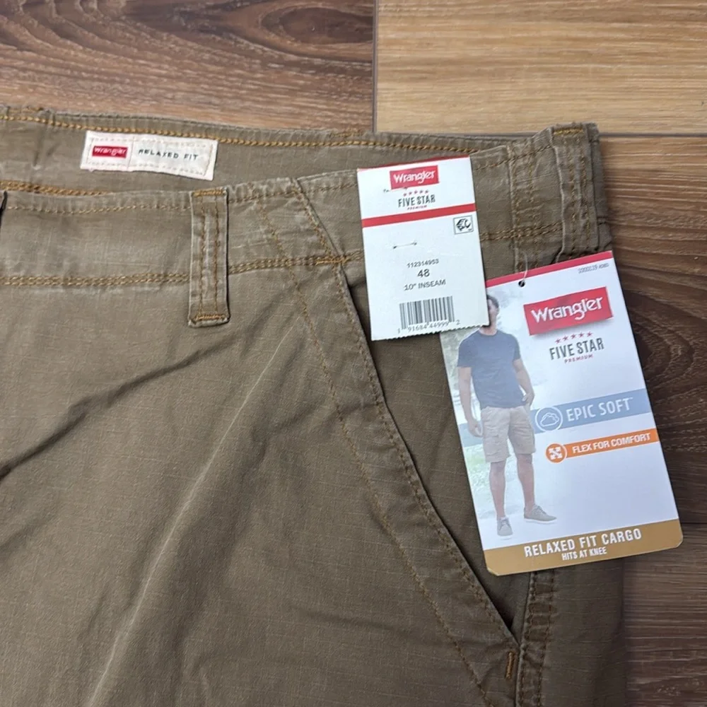 Men’s cargo shorts. - Picture 2 of 3